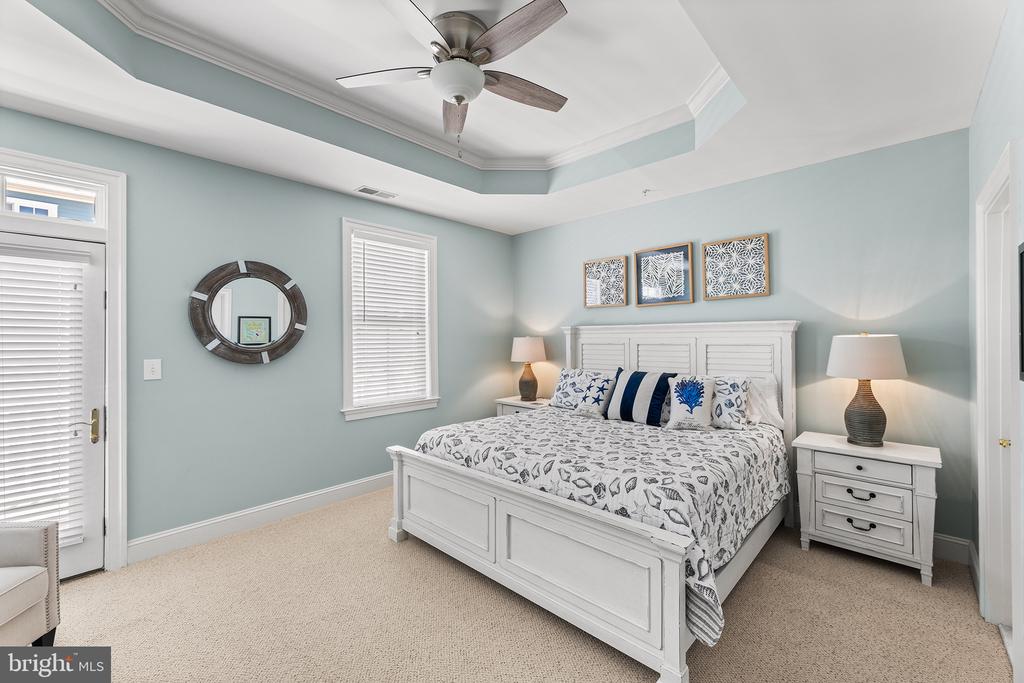 10 SHORE POINT DRIVE