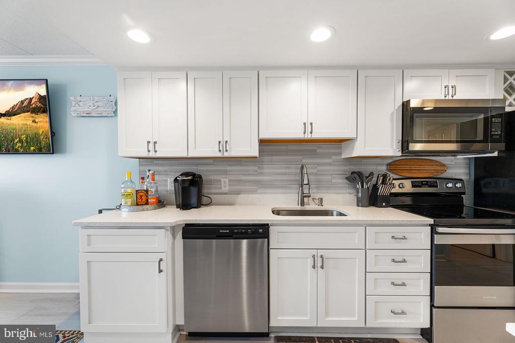 13 44TH STREET Unit: 403
