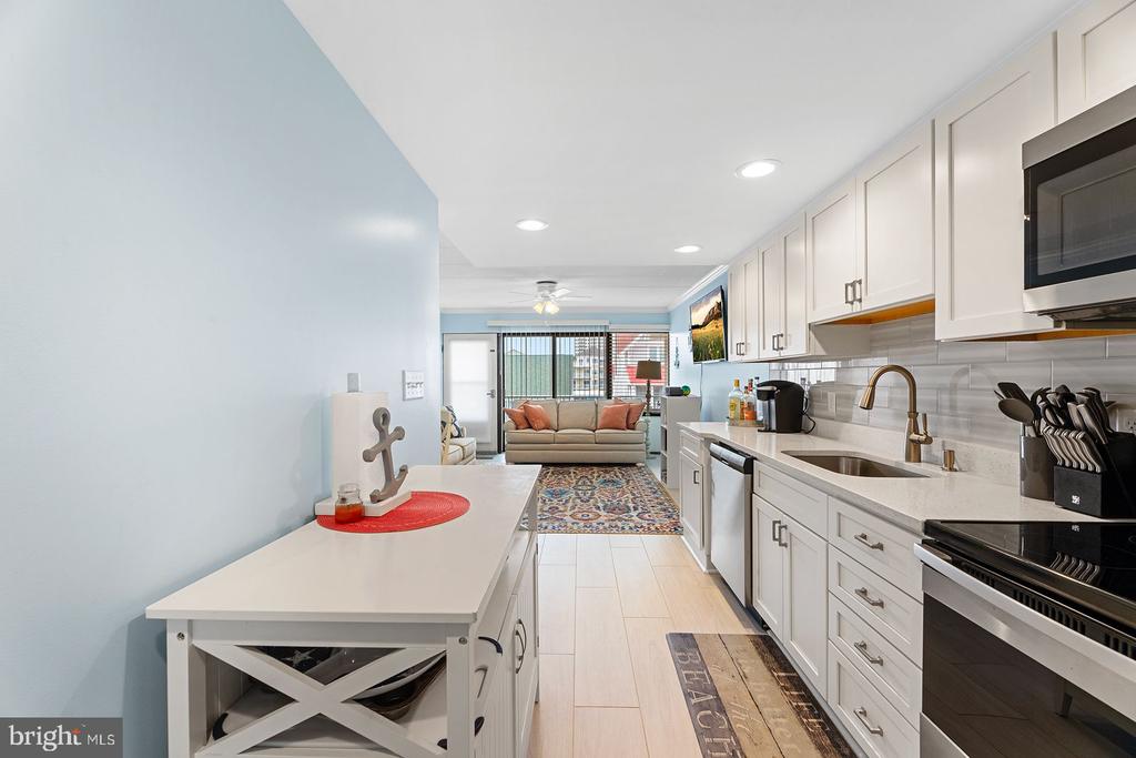 13 44TH STREET Unit: 403