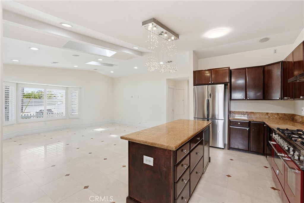 926 N Rowell