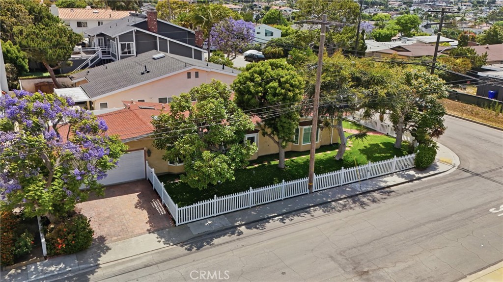 926 N Rowell
