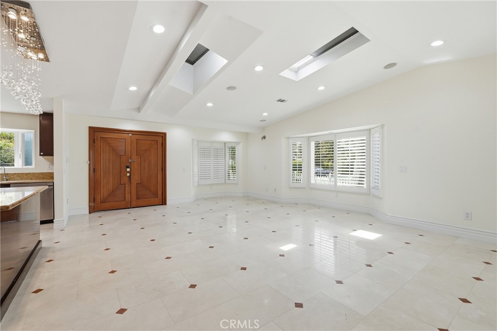 926 N Rowell