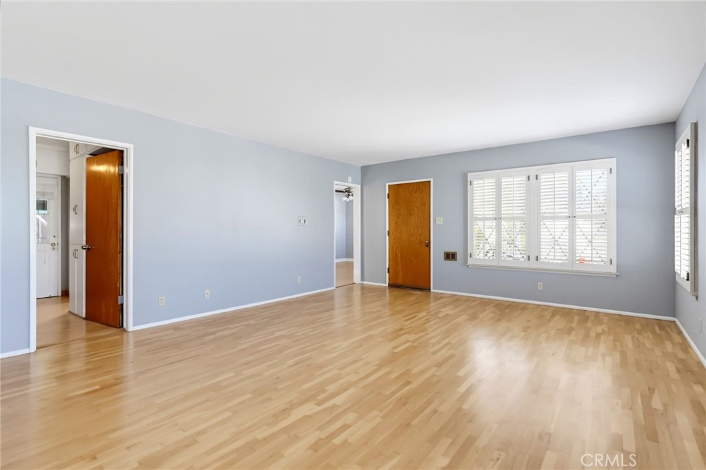 1223 W Elberon