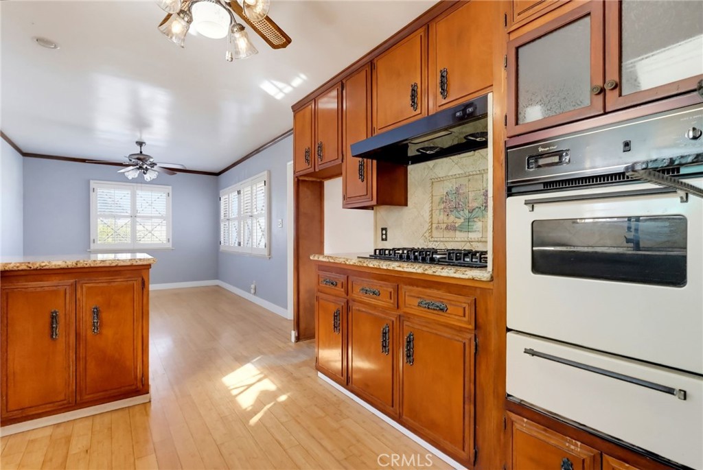 1223 W Elberon