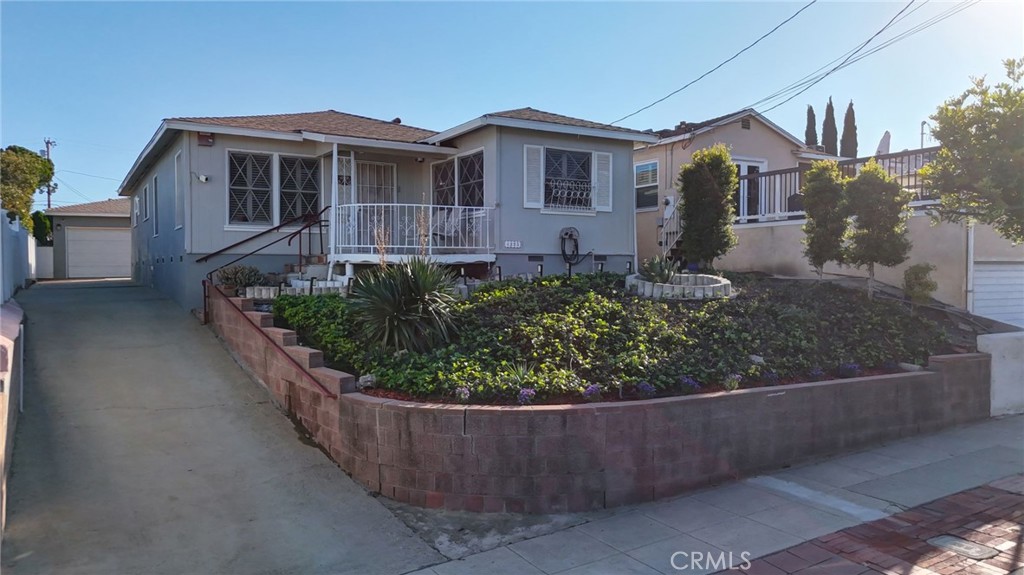1223 W Elberon