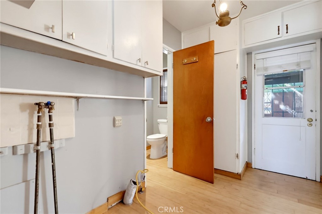 1223 W Elberon