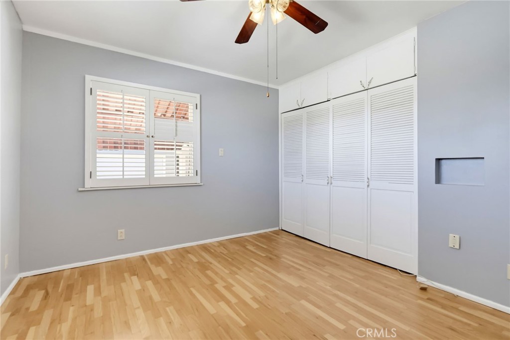 1223 W Elberon
