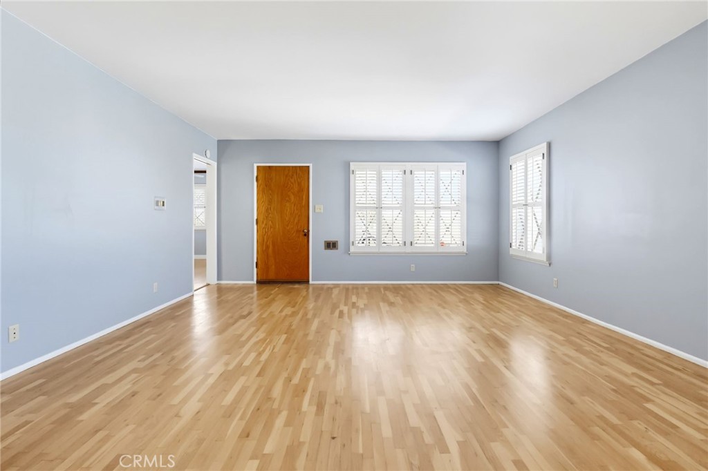 1223 W Elberon