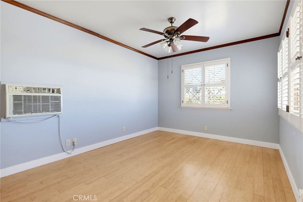 1223 W Elberon