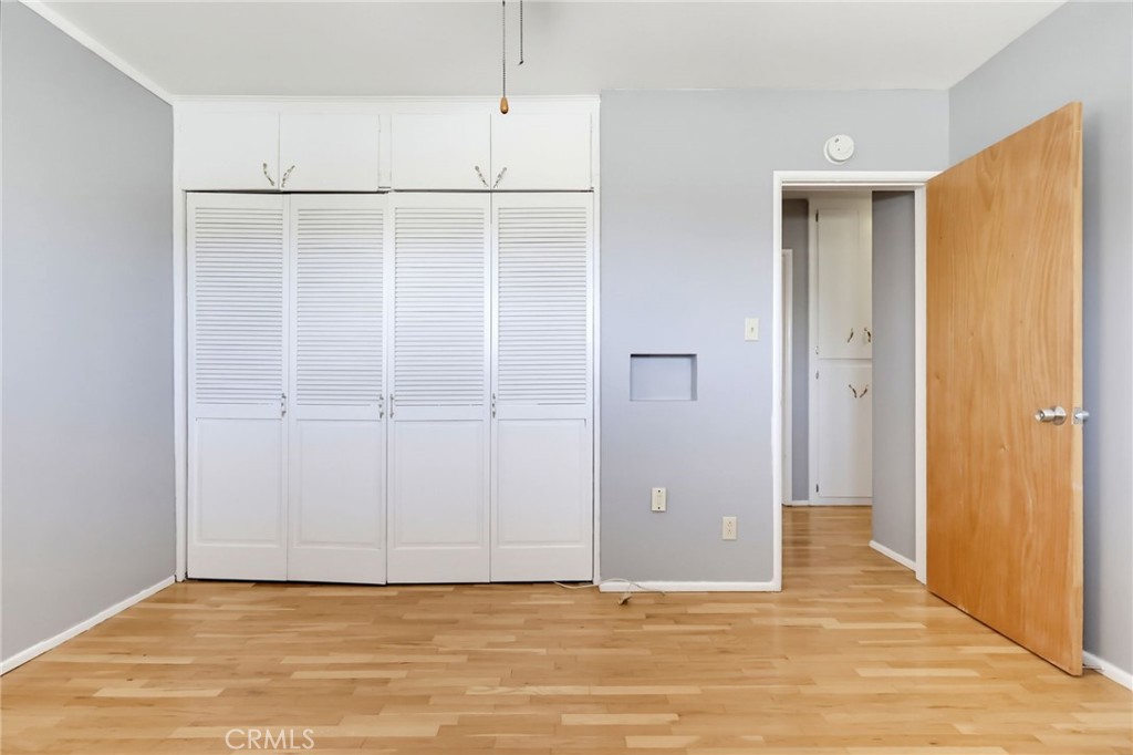 1223 W Elberon