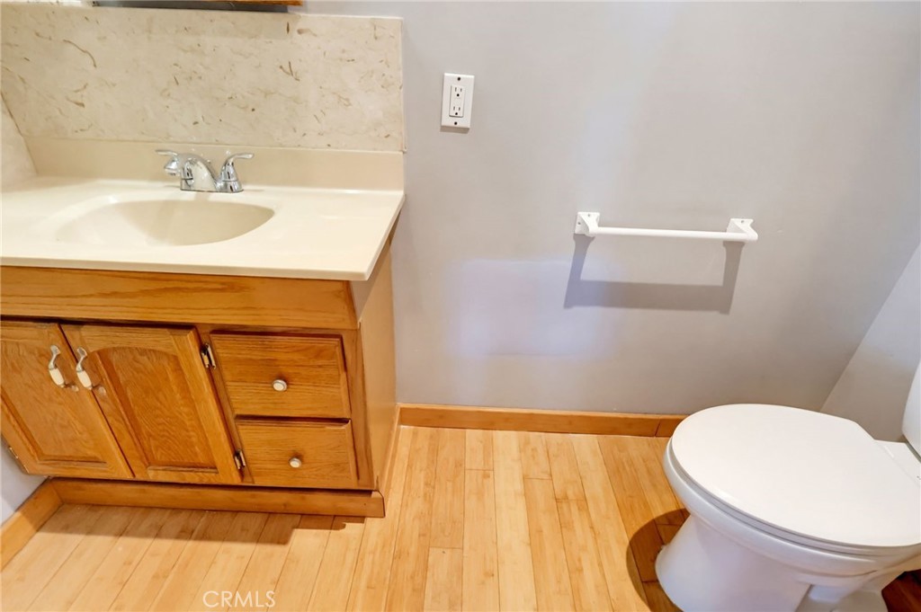 1223 W Elberon
