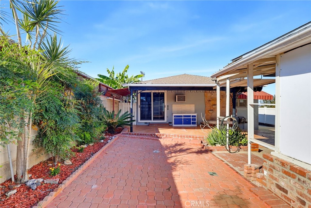 1223 W Elberon