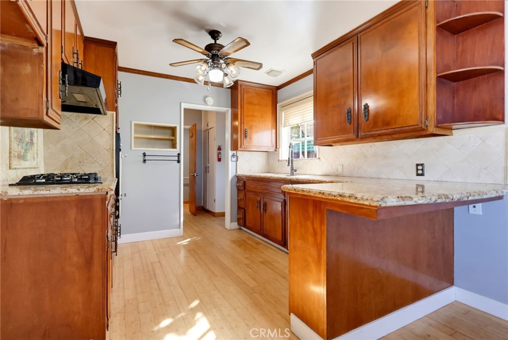 1223 W Elberon