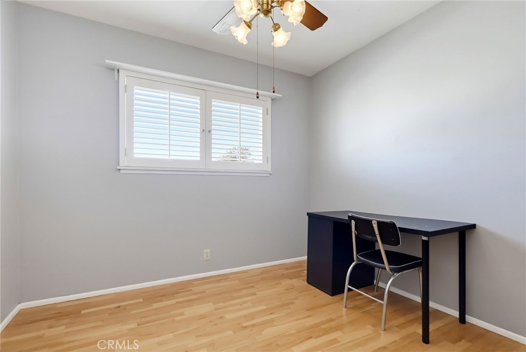 1223 W Elberon