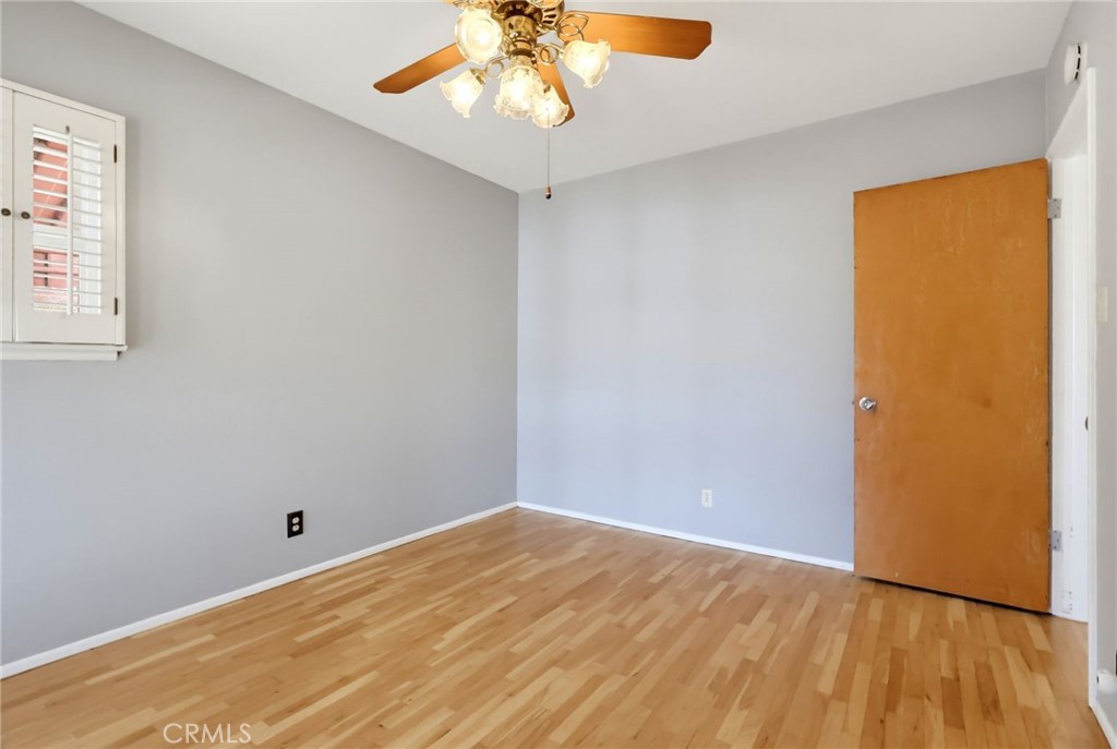 1223 W Elberon