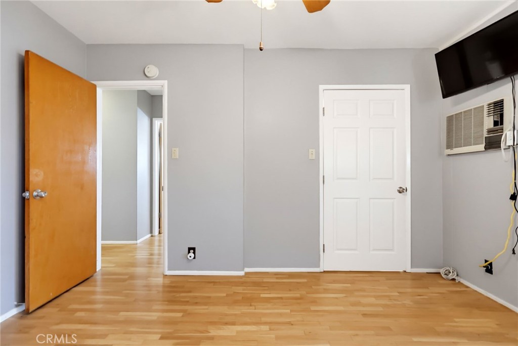 1223 W Elberon