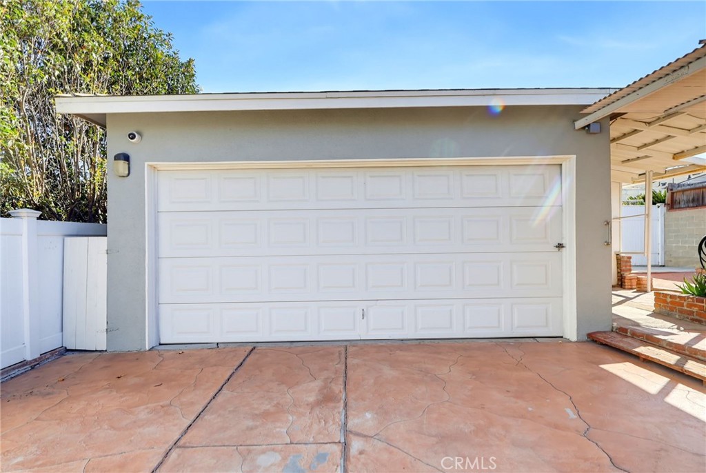 1223 W Elberon