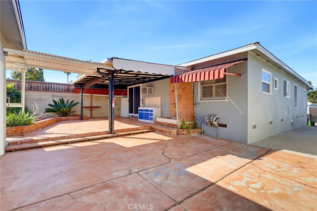 1223 W Elberon