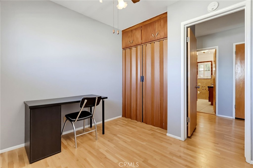 1223 W Elberon