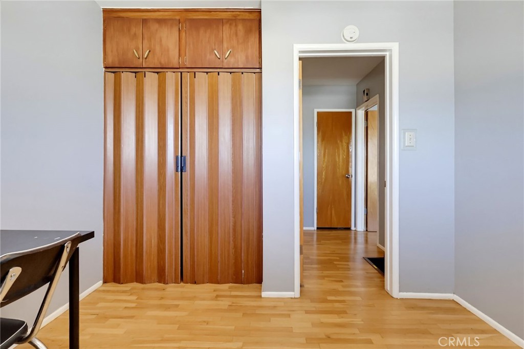 1223 W Elberon