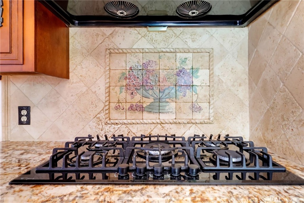 1223 W Elberon