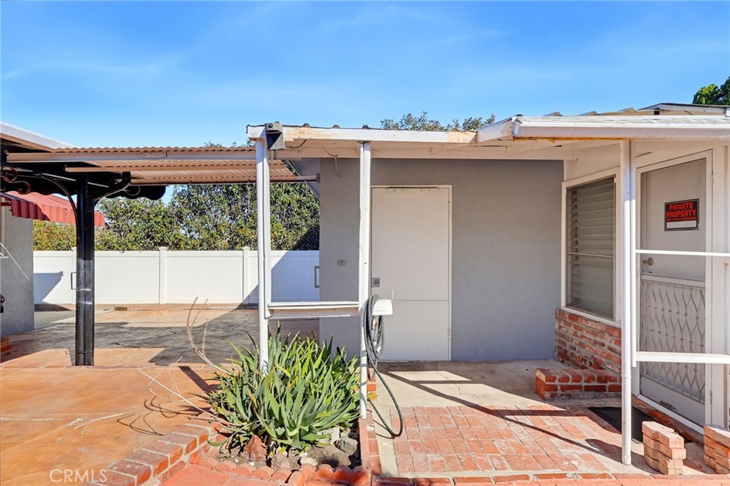 1223 W Elberon
