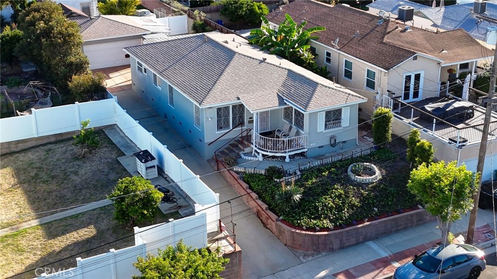 1223 W Elberon