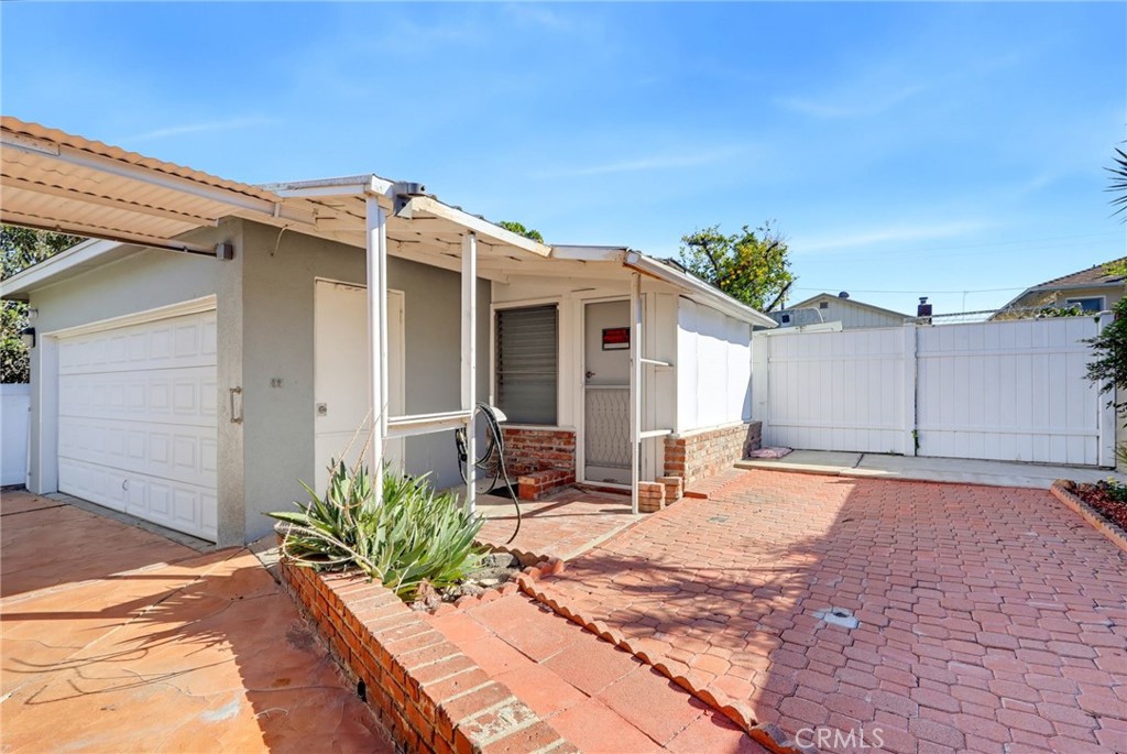 1223 W Elberon