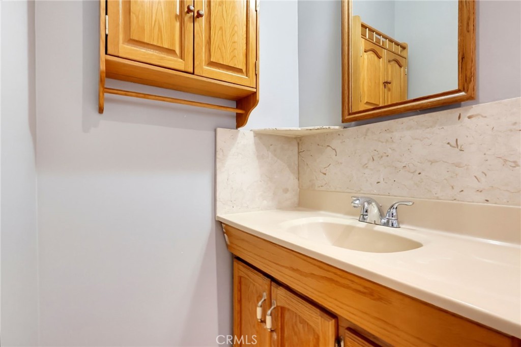 1223 W Elberon