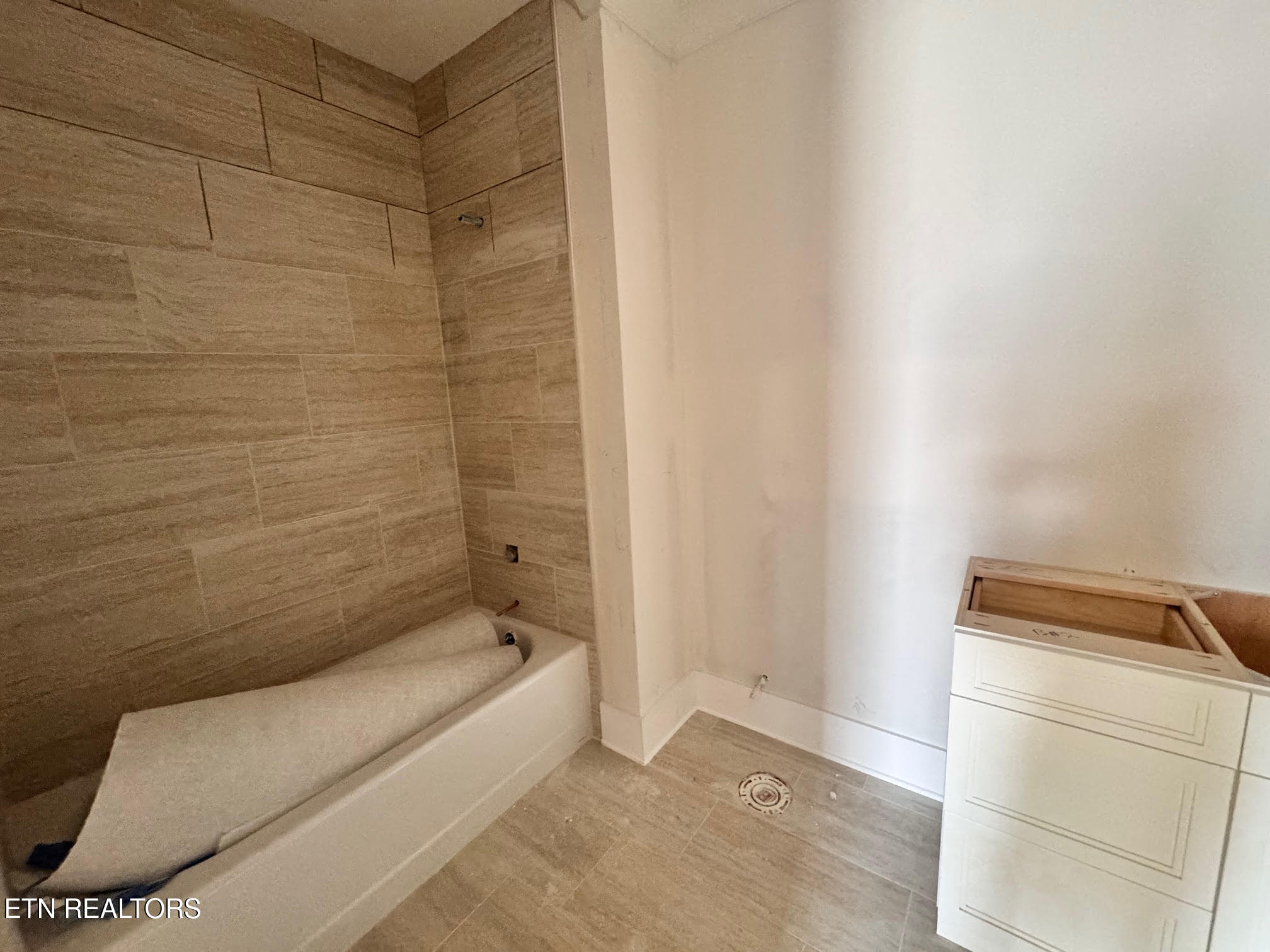 3741 Edgewater Way