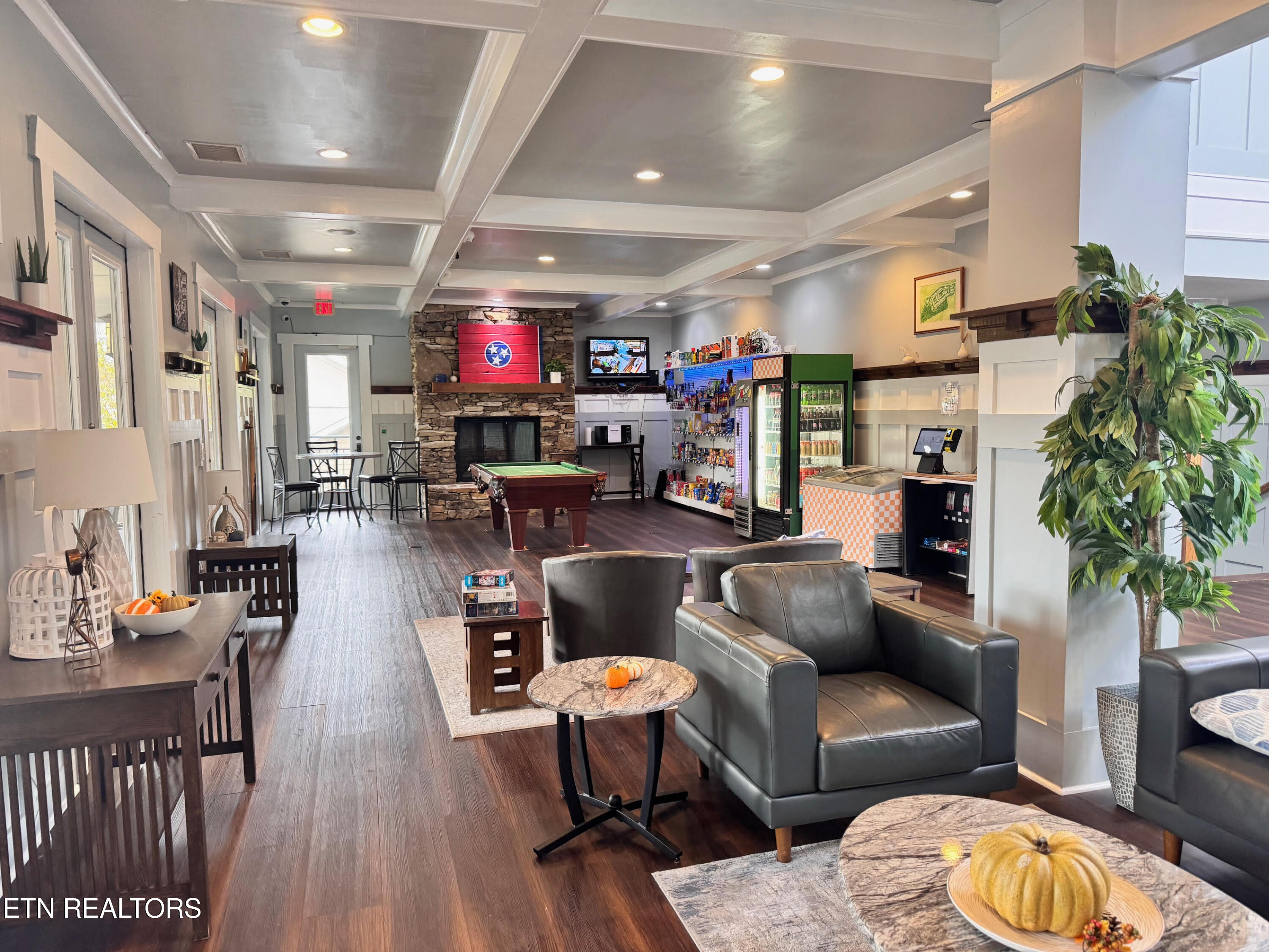 1105 Tree Top Way, 1711