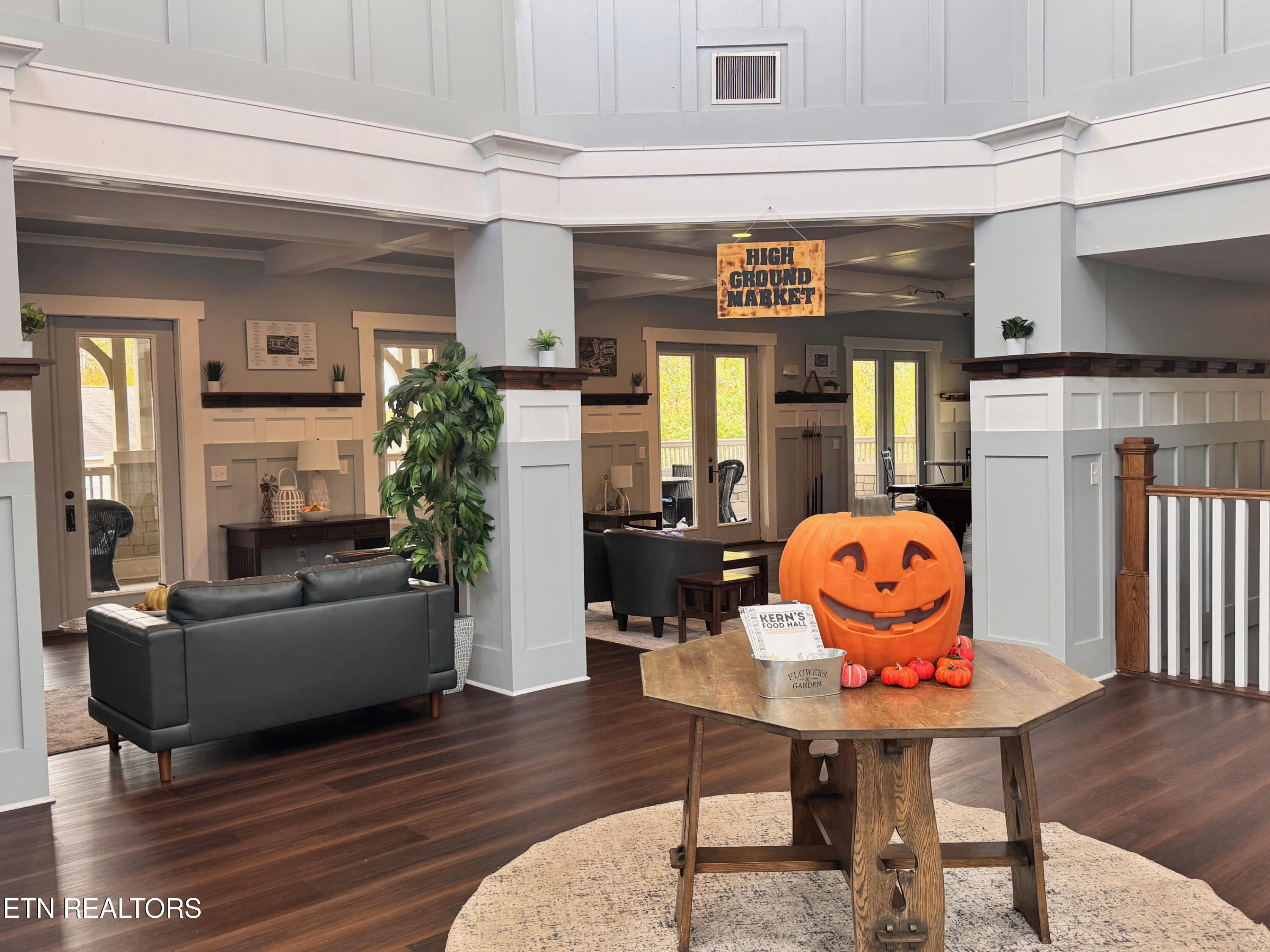 1105 Tree Top Way, 1711