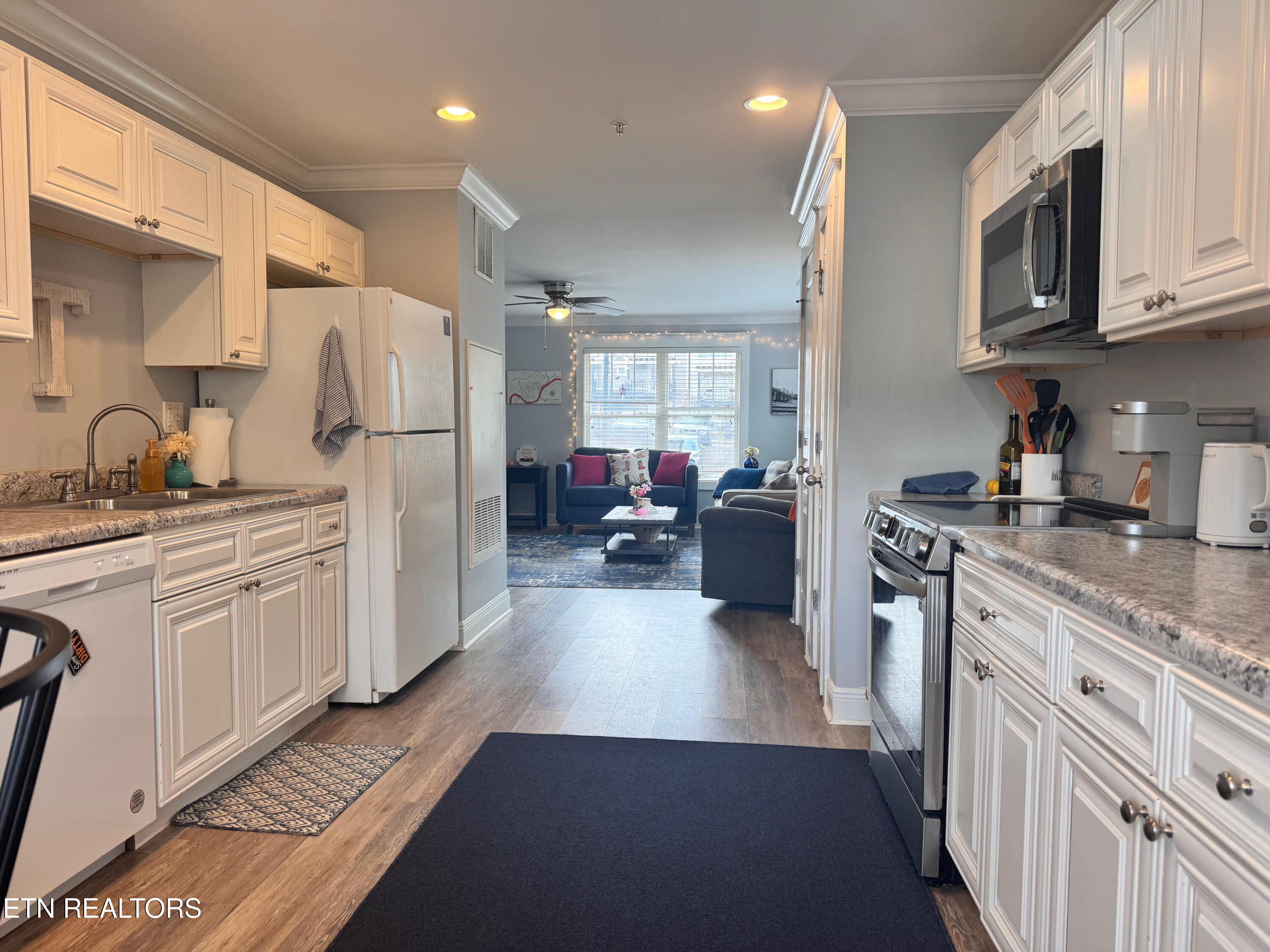 1105 Tree Top Way, 1711