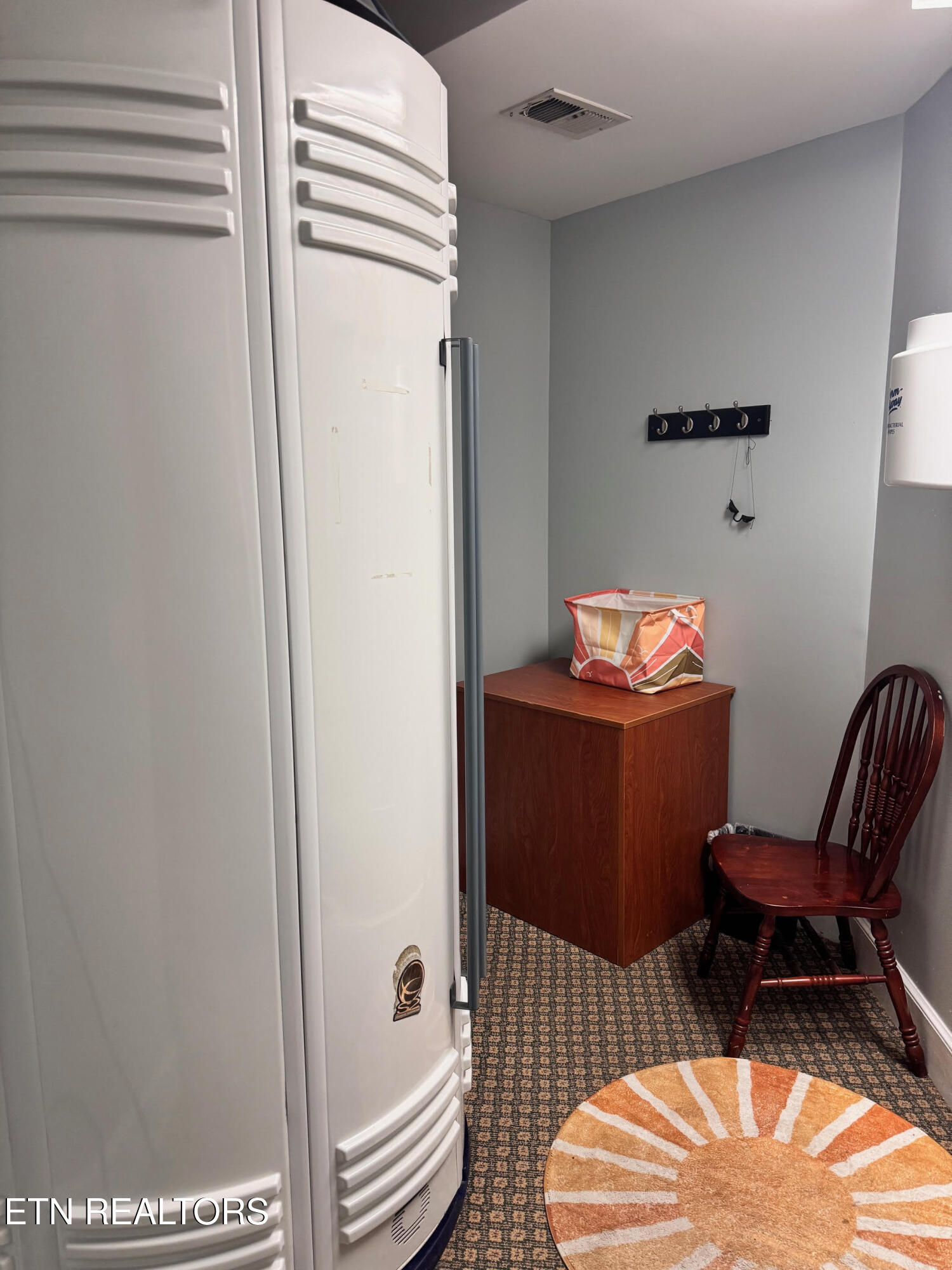 1105 Tree Top Way, 1711