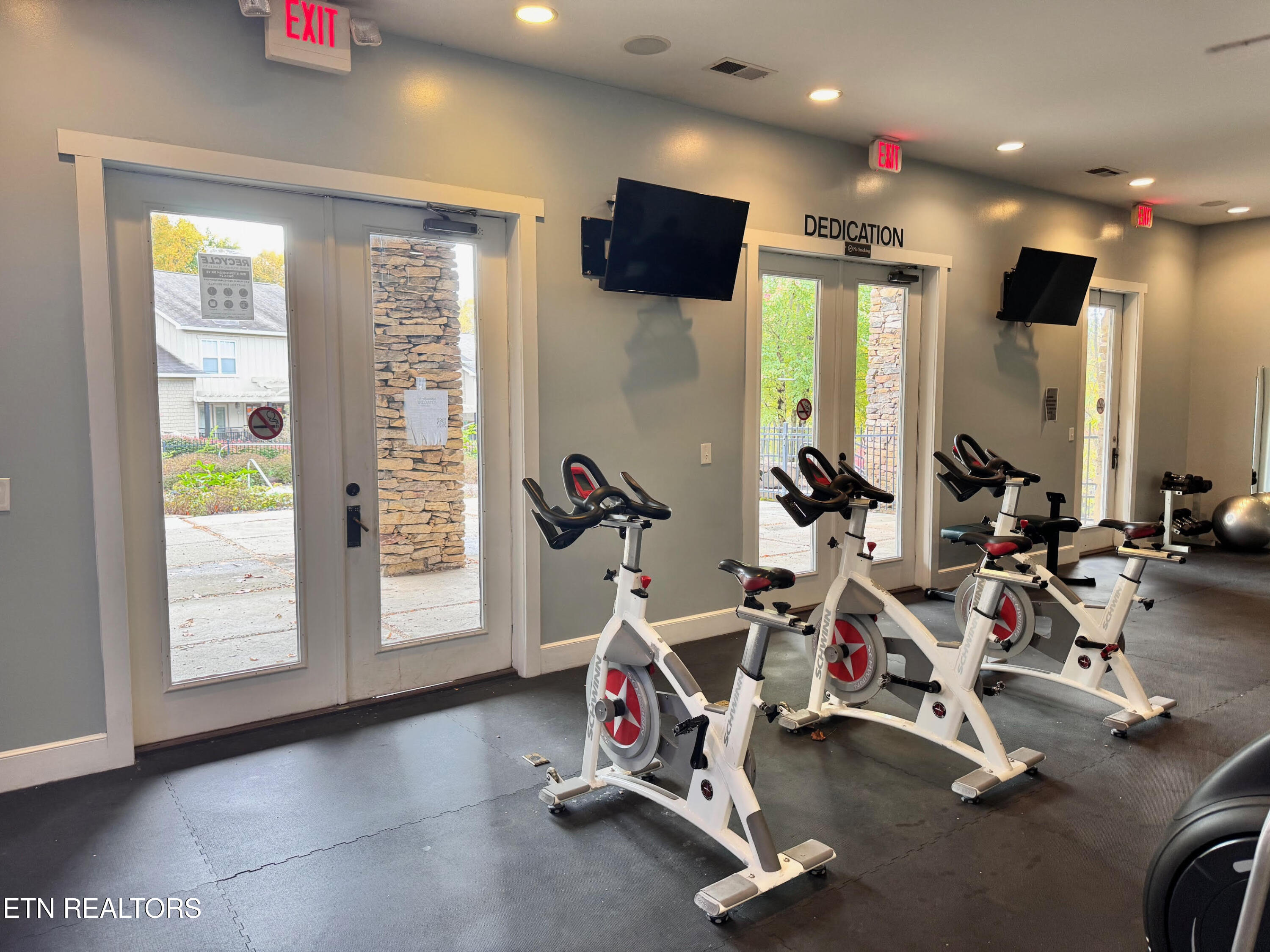 1105 Tree Top Way, 1711