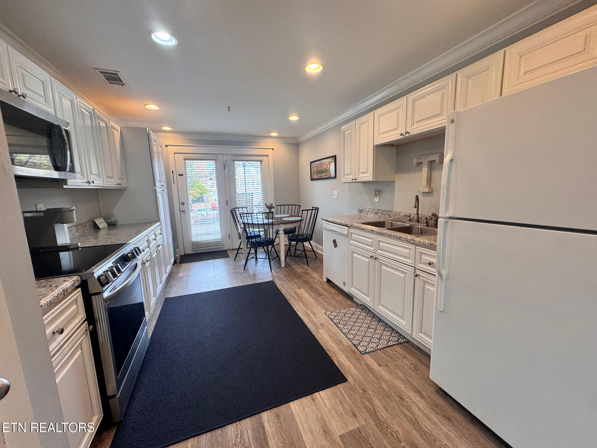 1105 Tree Top Way, 1711