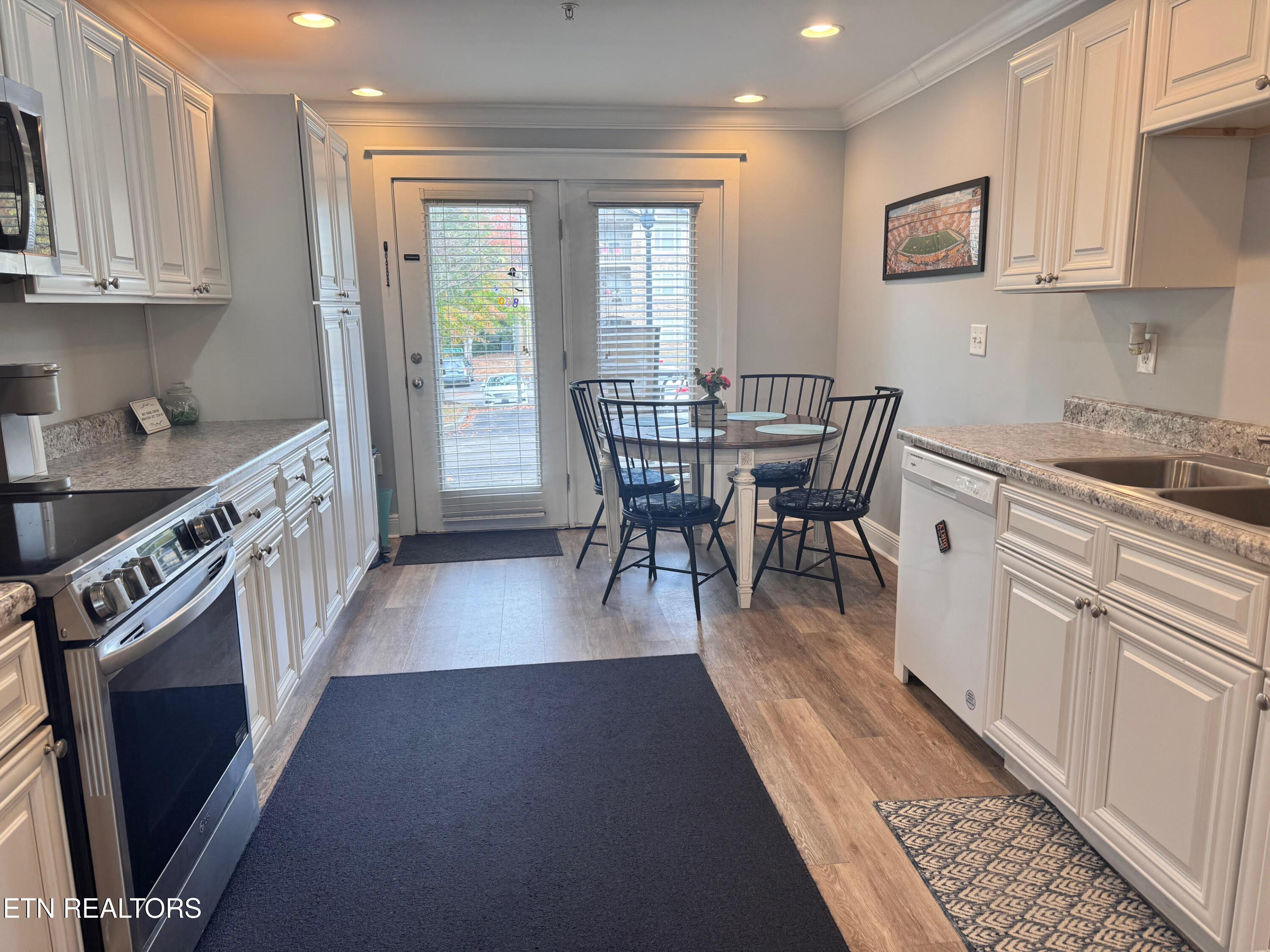 1105 Tree Top Way, 1711