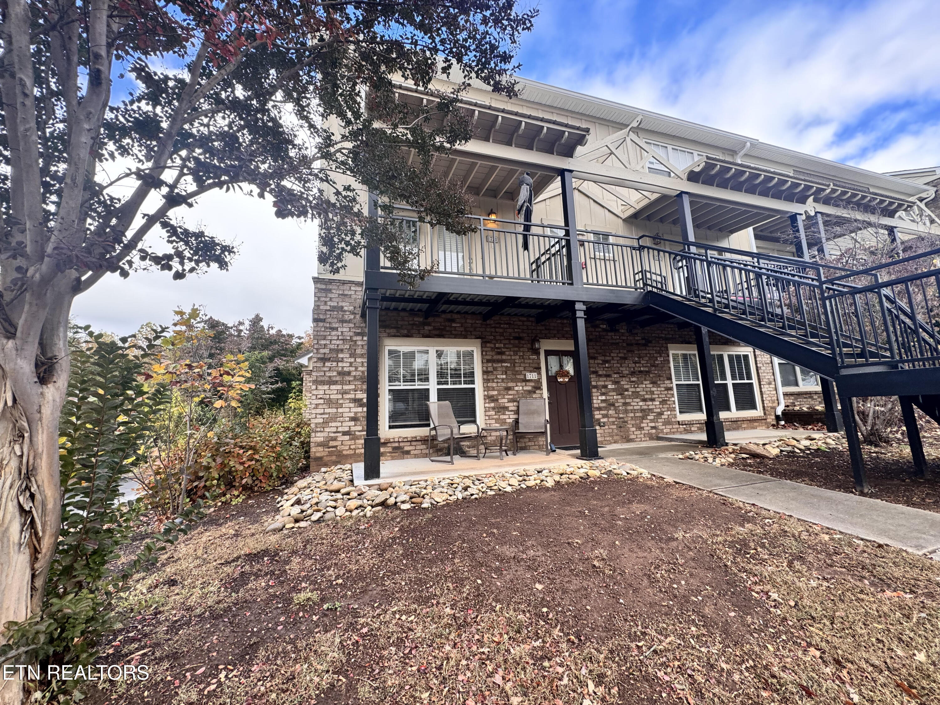 1105 Tree Top Way, 1711