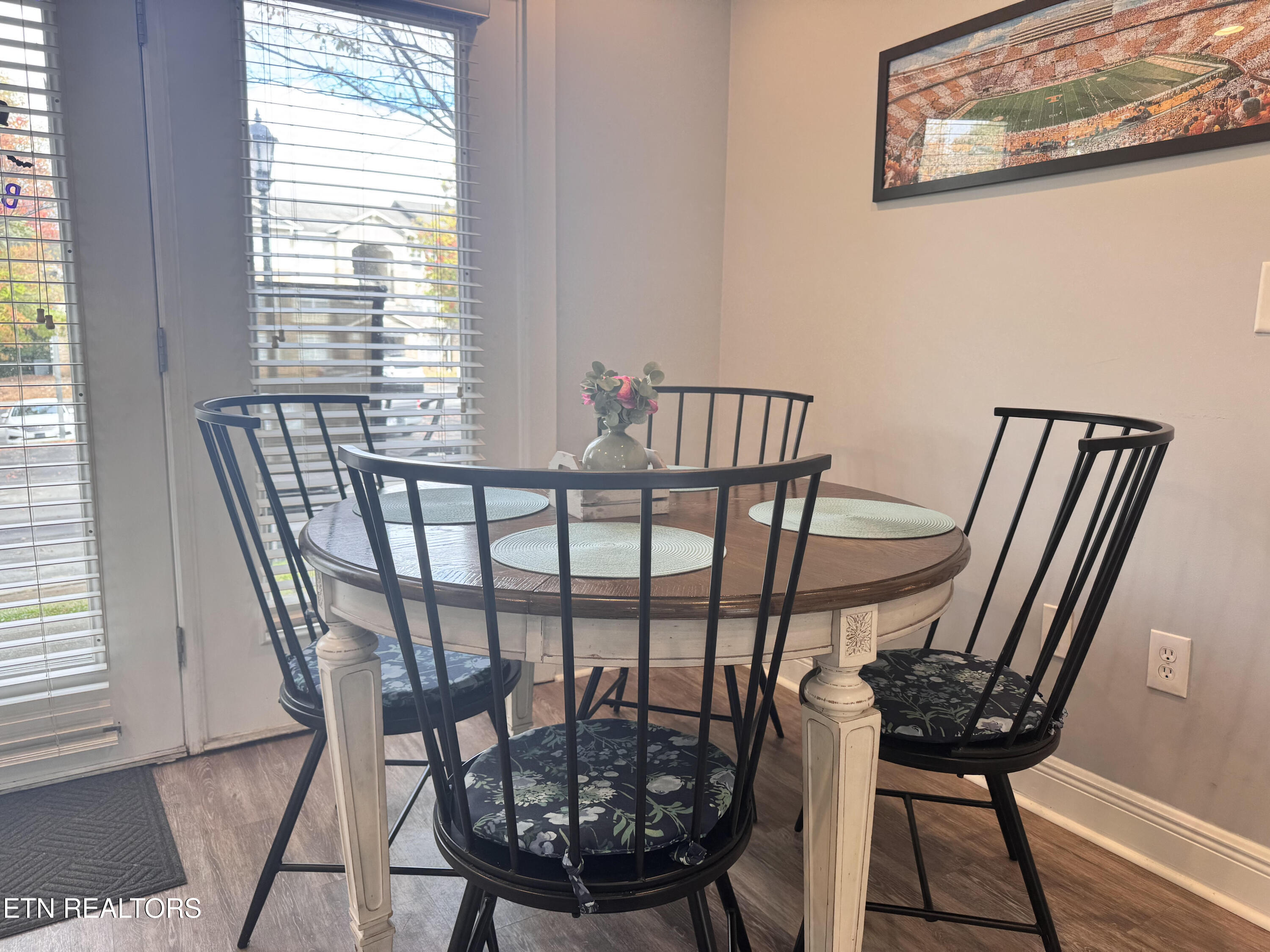 1105 Tree Top Way, 1711