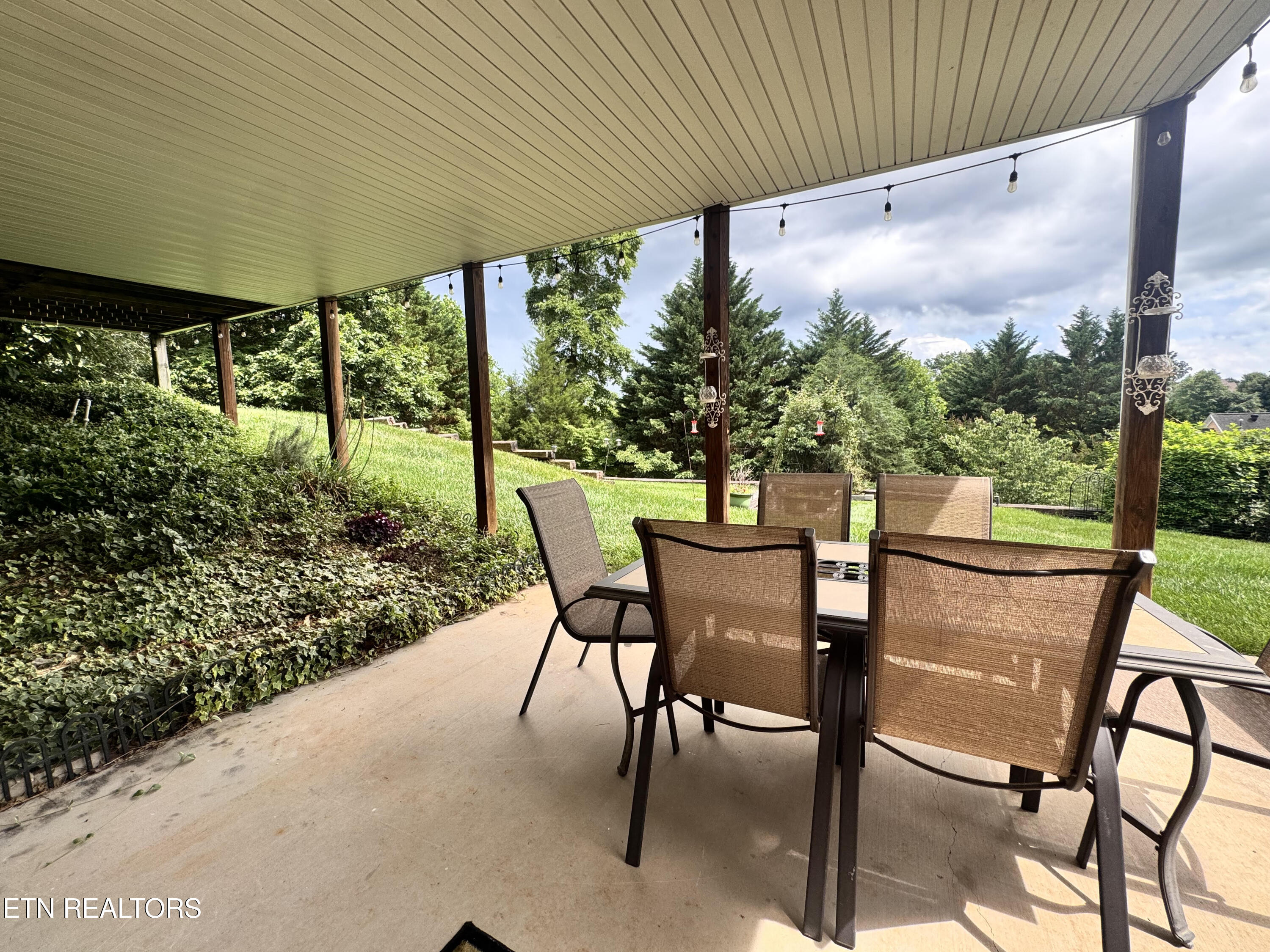 712 Whispering Hills Lane 12