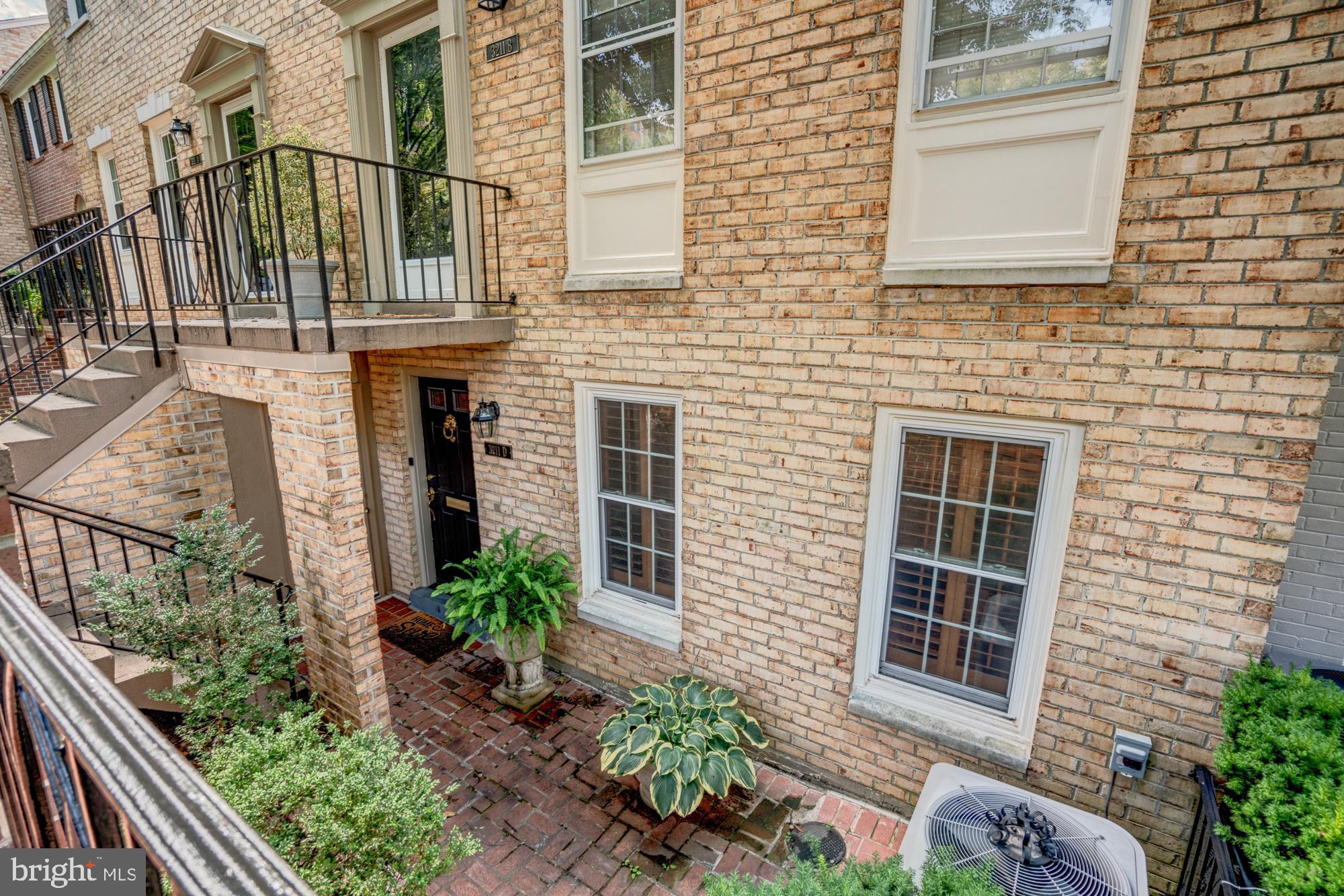 3211 SUTTON PLACE NW D