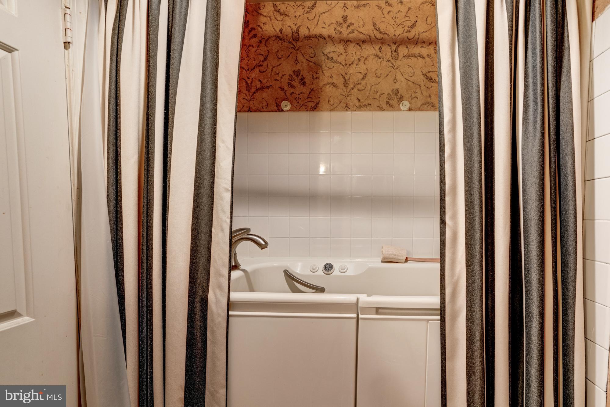 3211 SUTTON PLACE NW D