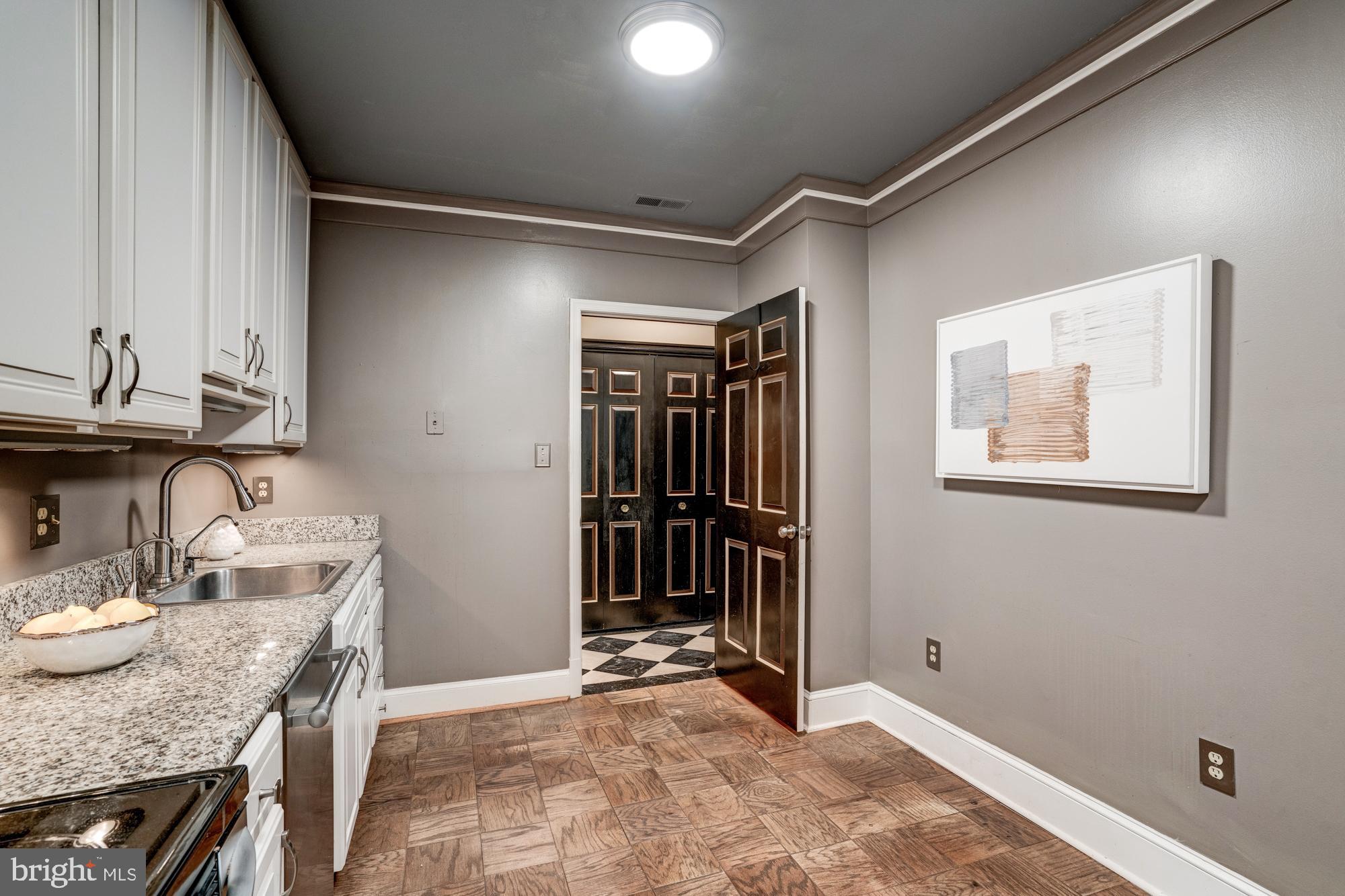 3211 SUTTON PLACE NW D