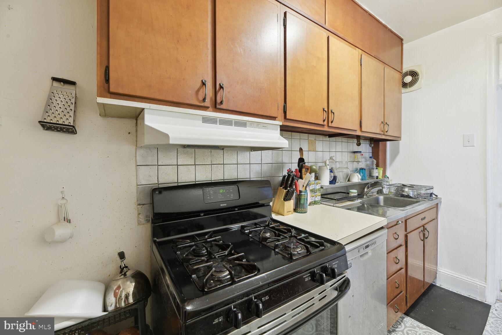 4229 JENIFER STREET NW