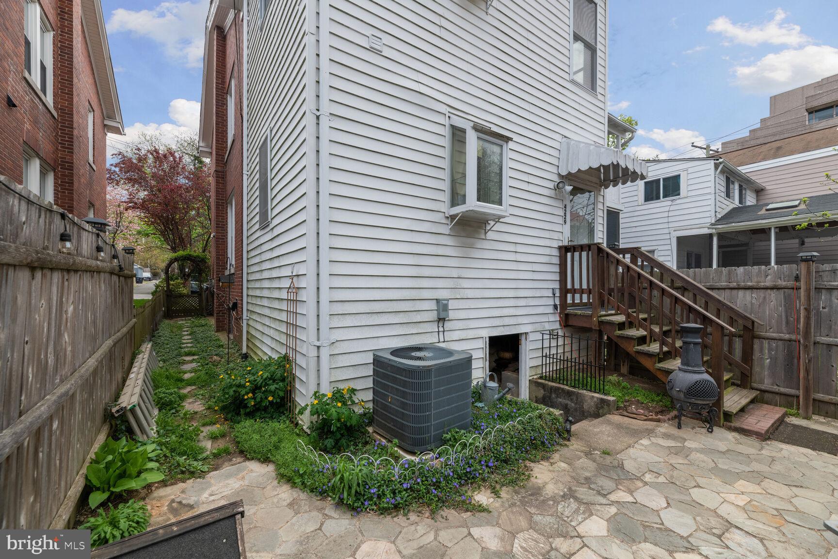 4229 JENIFER STREET NW