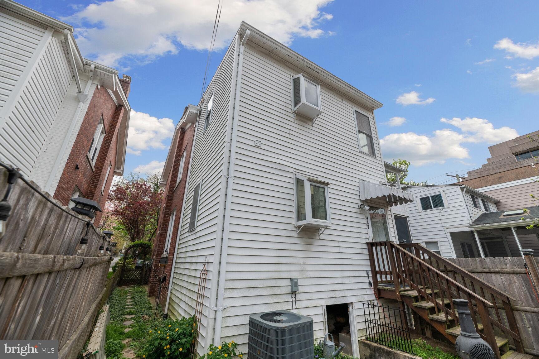 4229 JENIFER STREET NW