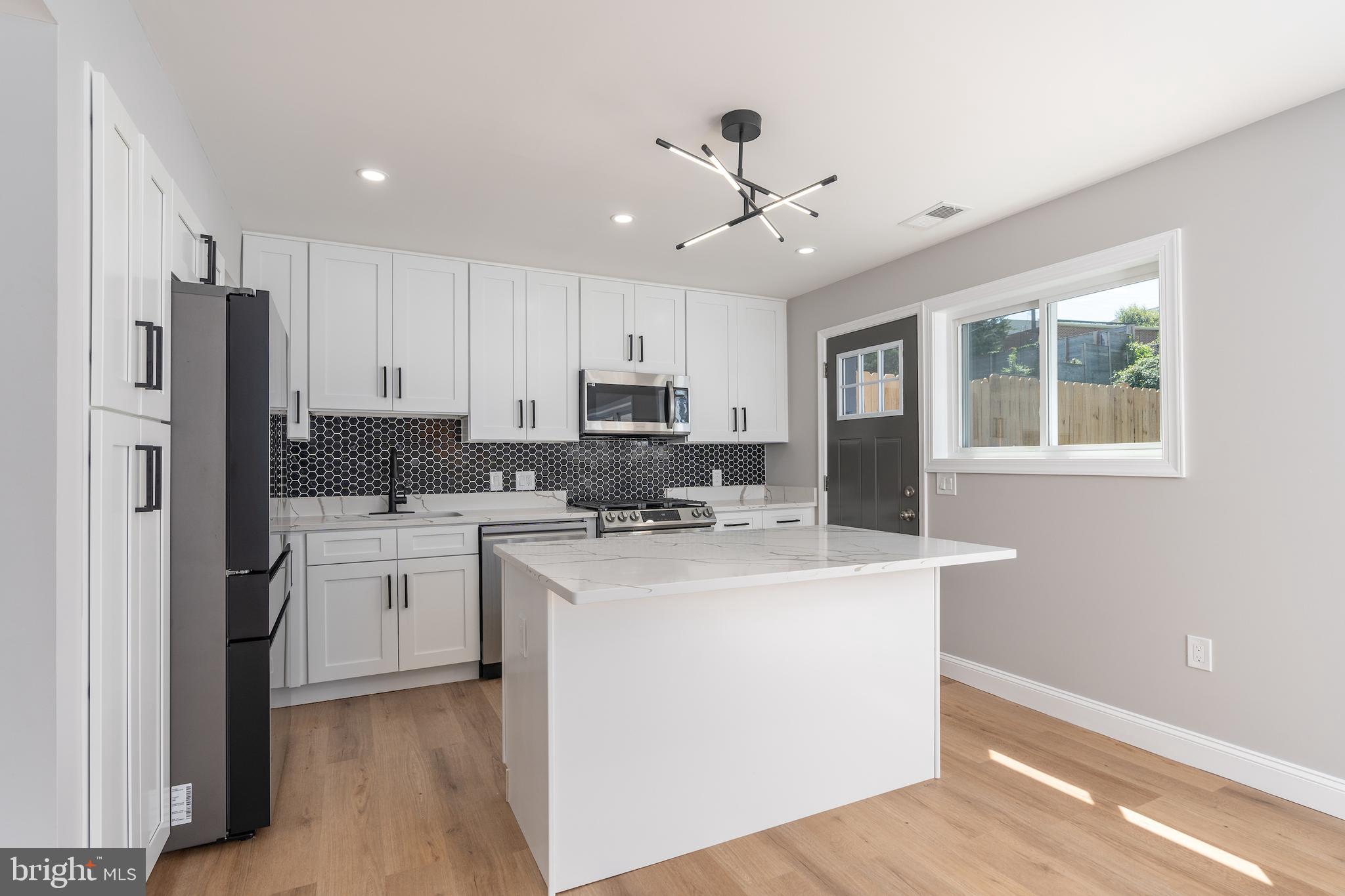 819 KENNEDY STREET NE