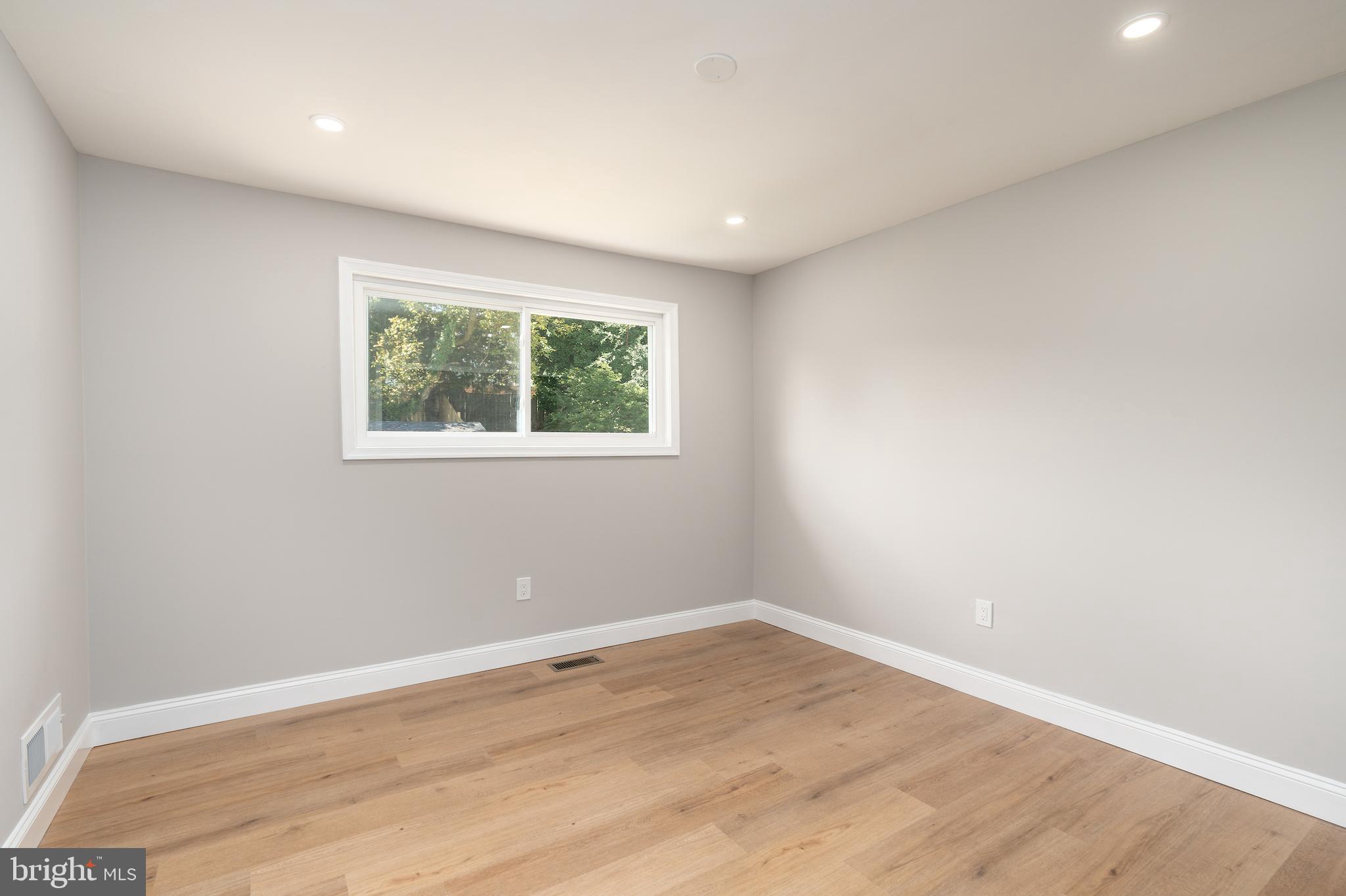 819 KENNEDY STREET NE