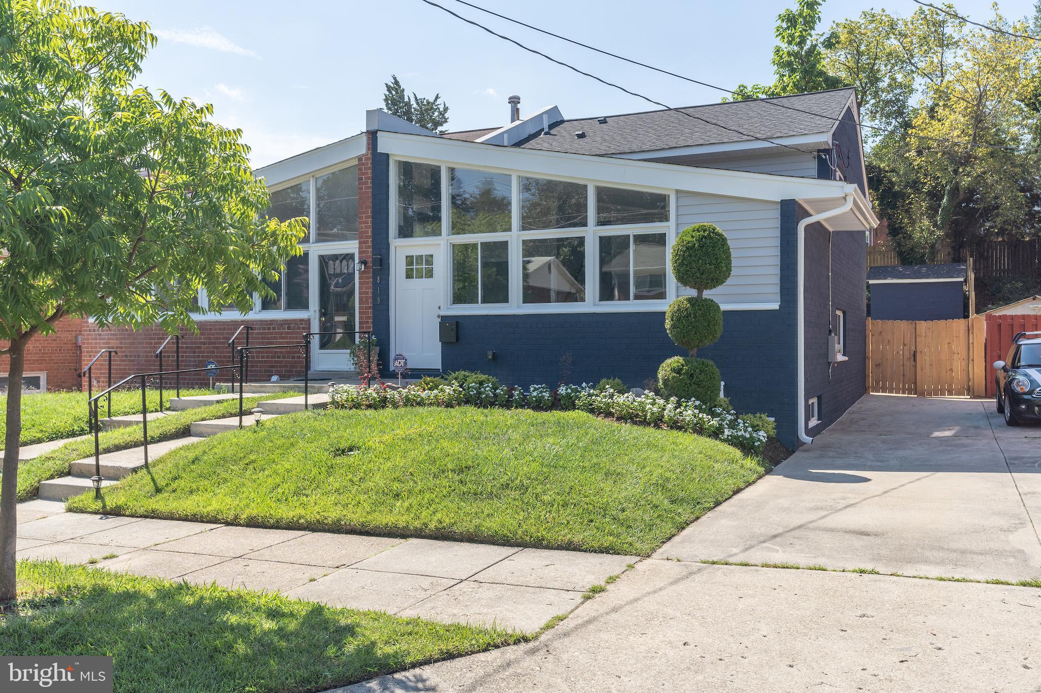 819 KENNEDY STREET NE