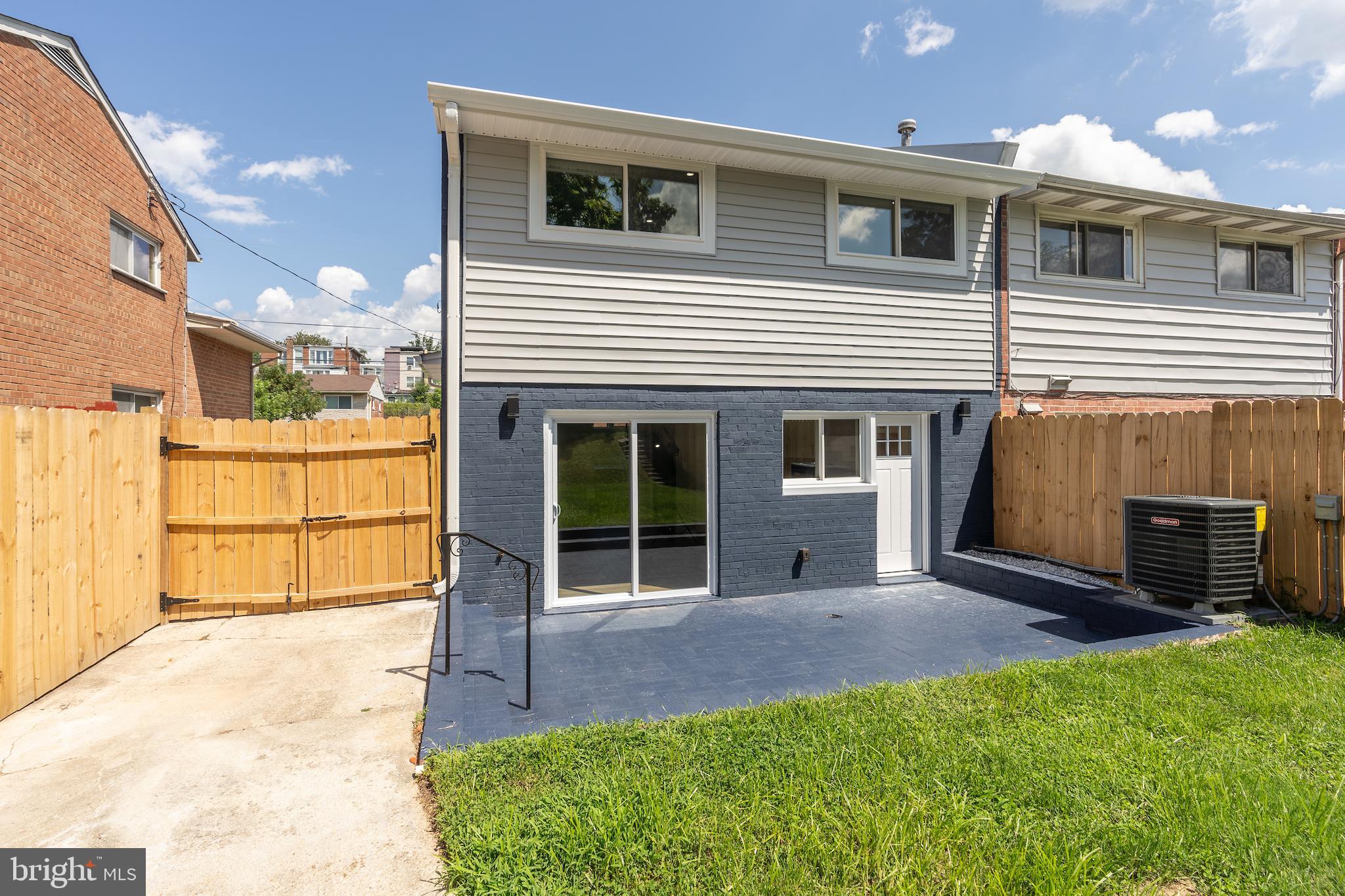 819 KENNEDY STREET NE